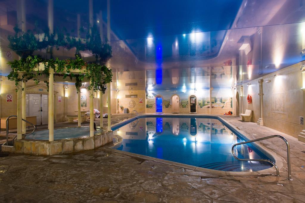 Cwrt Bleddyn Hotel & Spa Ъск Екстериор снимка