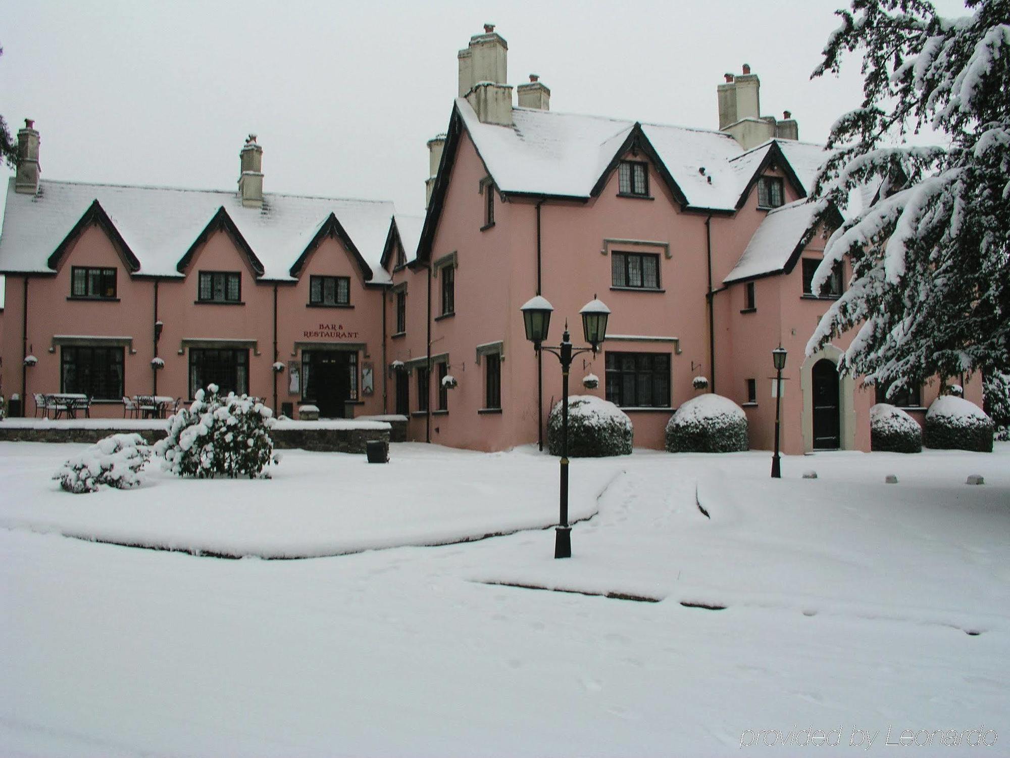 Cwrt Bleddyn Hotel & Spa Ъск Екстериор снимка