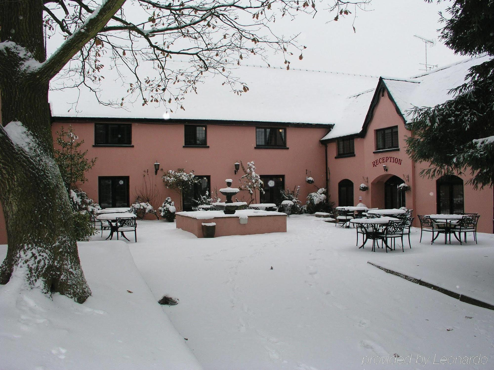Cwrt Bleddyn Hotel & Spa Ъск Екстериор снимка